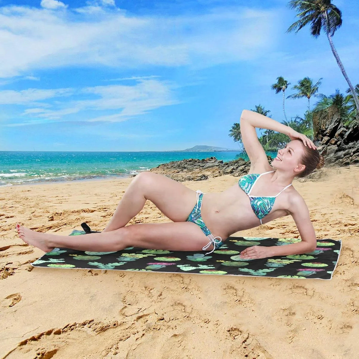 Bestwell Cactus Beach Towel Oversized Towel Blanket, Thin Lightweight Microfiber Sand Free Quick Dry Towel, 30”X60” Multipurpose Pool Bath Yoga Swim Shower Towel